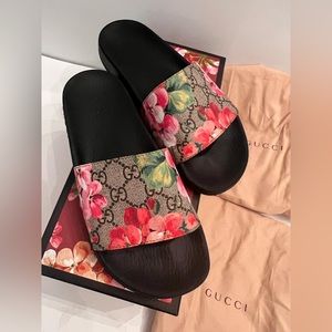 Gucci Black Slides with Floral GG Canvas Strap